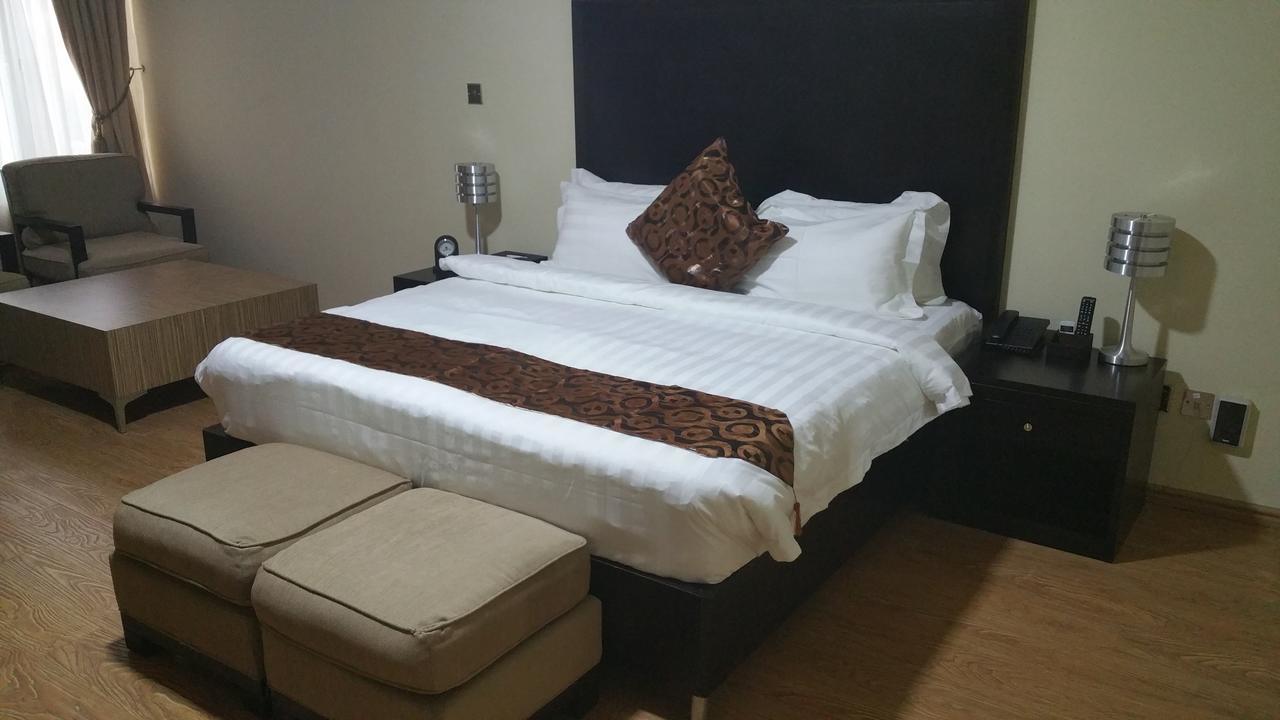 H210 Hotell Aliayabiagba Exteriör bild