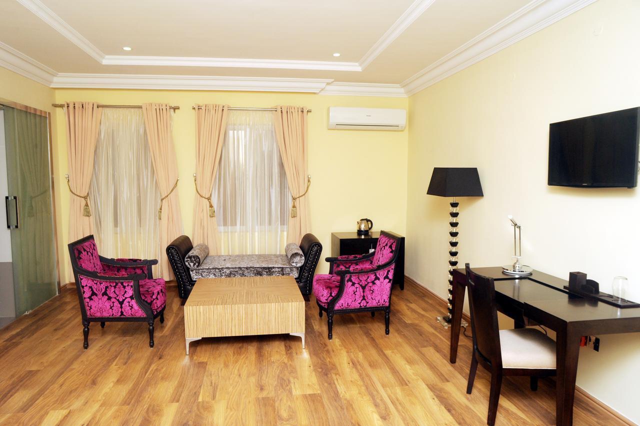 H210 Hotell Aliayabiagba Exteriör bild