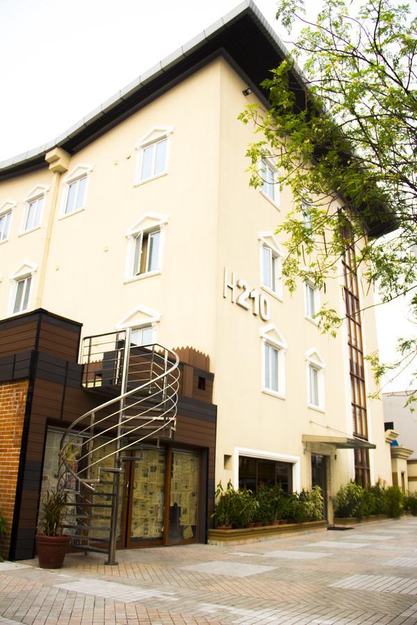 H210 Hotell Aliayabiagba Exteriör bild